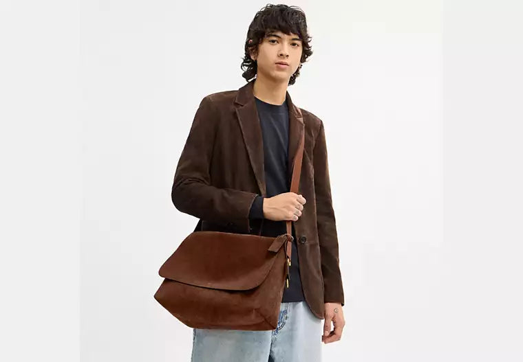 How to Organize Your Belongings in a Coach Messenger Bag Efficiently ...