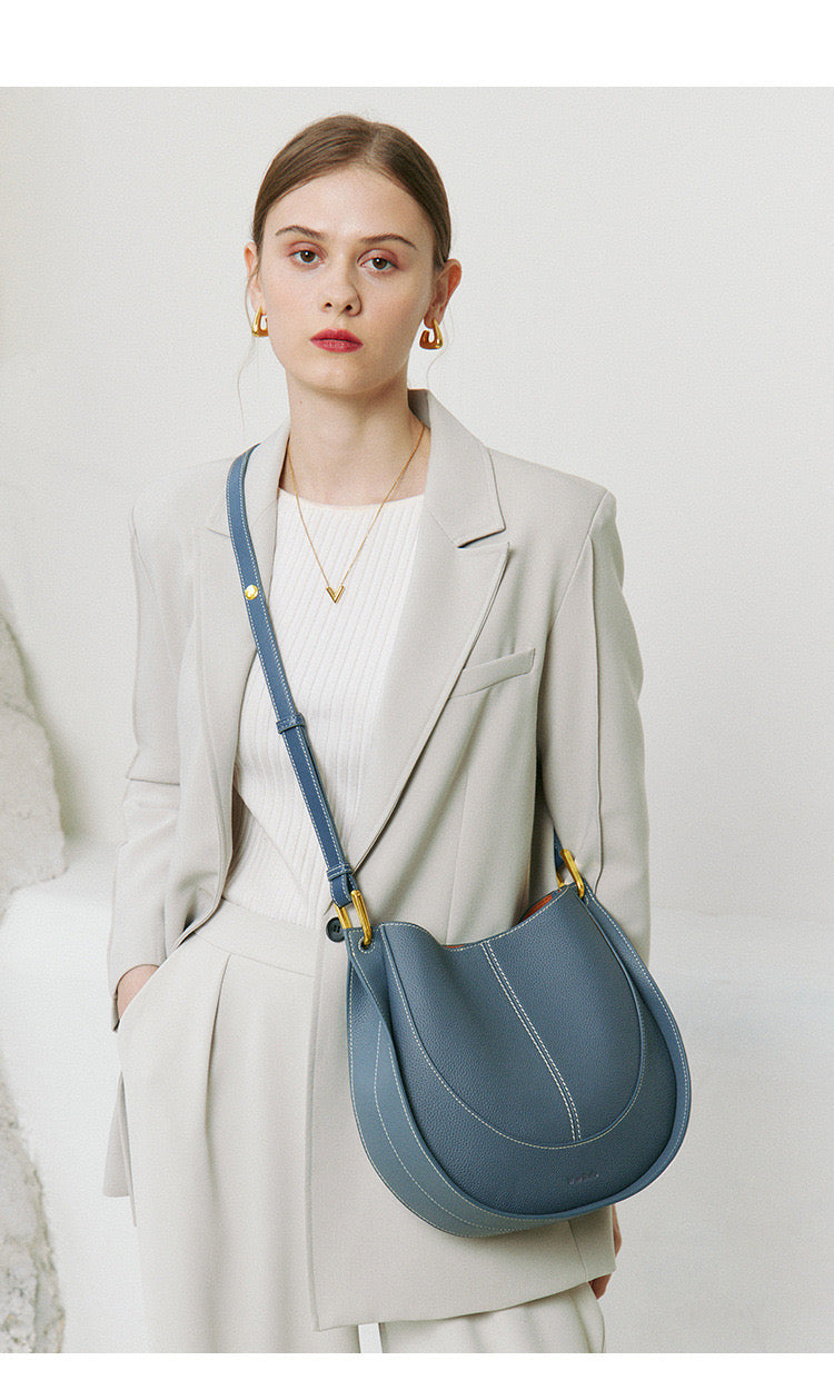 Genuine Leather Crossbody Bag – Stylish Shoulder Bag for Everyday Use 3 in 1 Fashion Women Anti-Theft Backpack