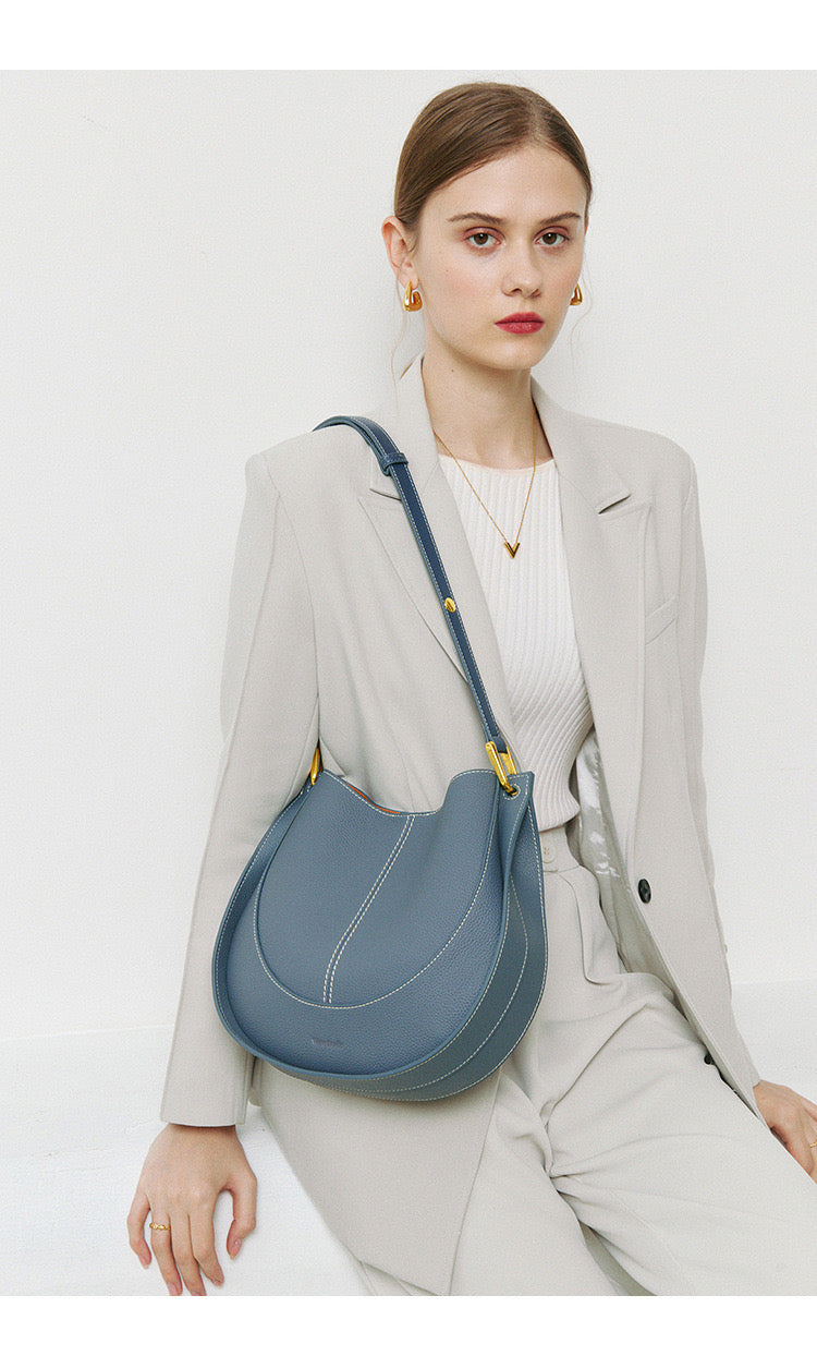 Genuine Leather Crossbody Bag – Stylish Shoulder Bag for Everyday Use 3 in 1 Fashion Women Anti-Theft Backpack